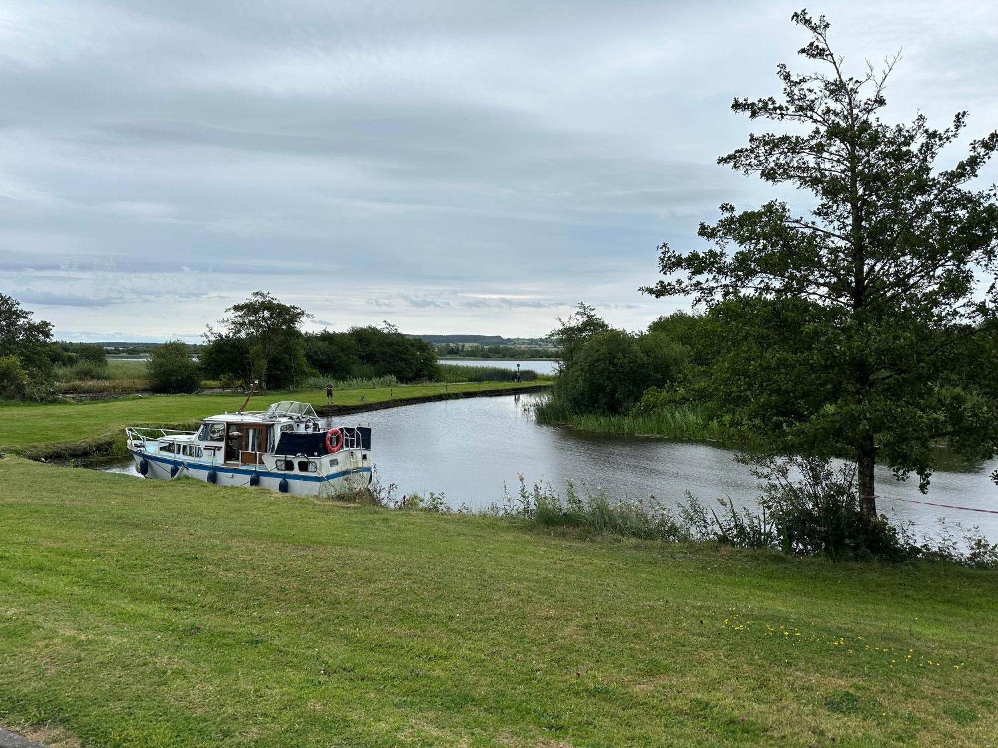 Home Near The River Shannon Rooskey ภายนอก รูปภาพ